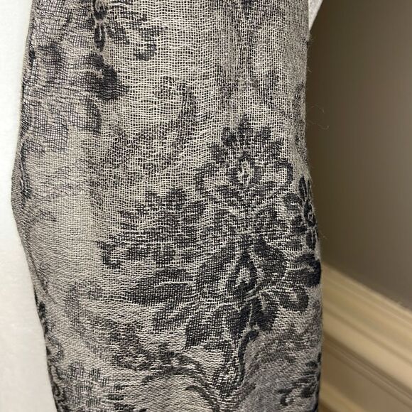 Grey Pattern Scarf    - Picture 2 of 5